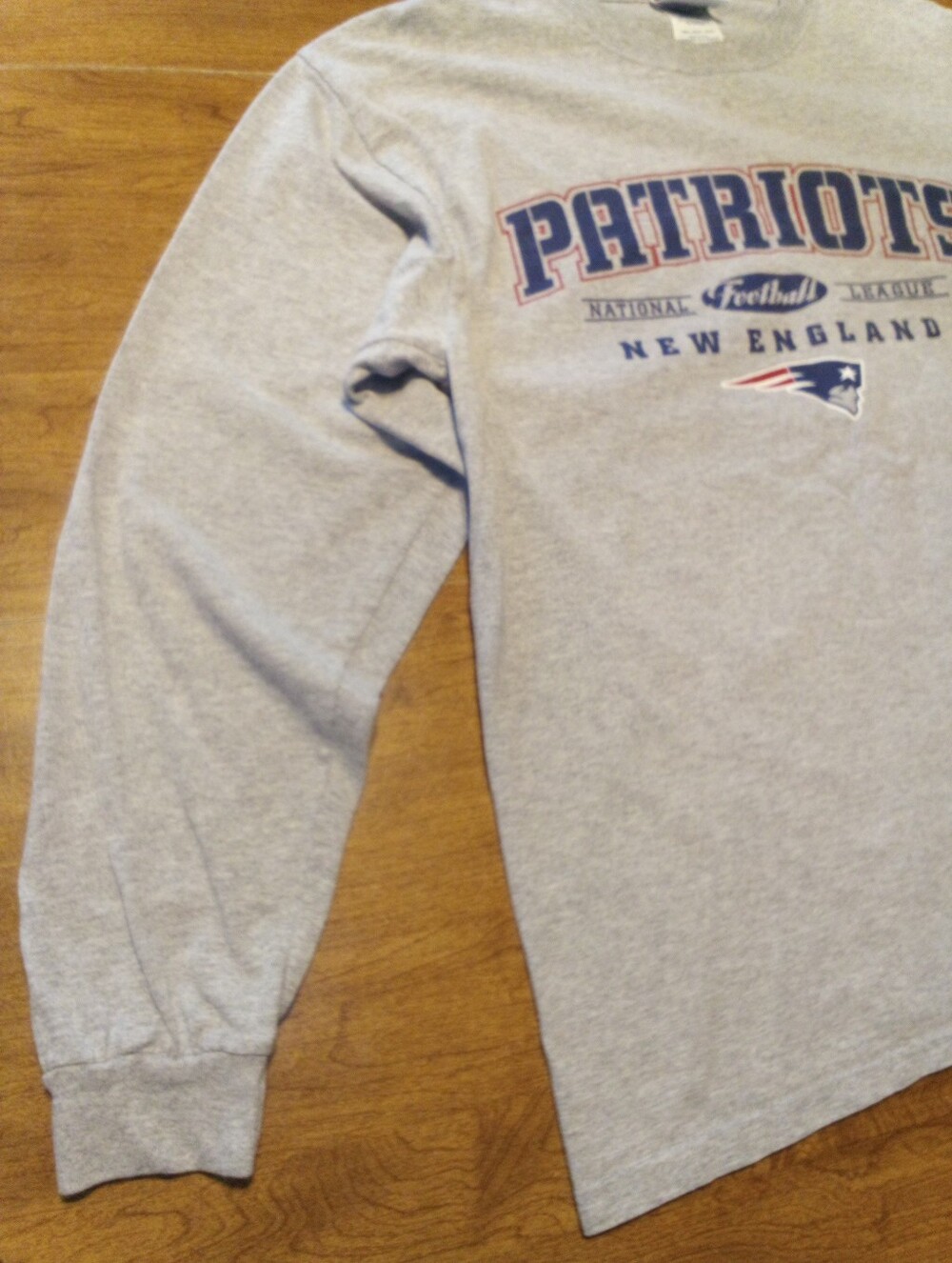 New England Patriots NFL Light Gray Med/LG Long Sleeve Men's T-Shirt - Picture 3 of 7